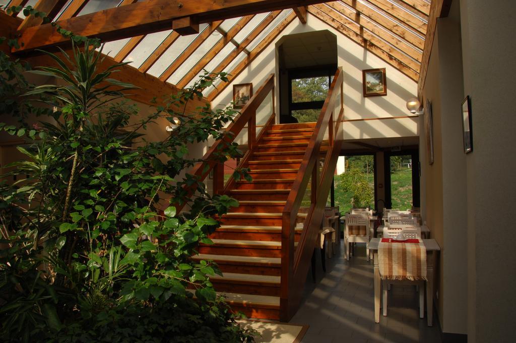 Logis Hotel Restaurant Chez Nous Sainte-Croix  Ruang foto
